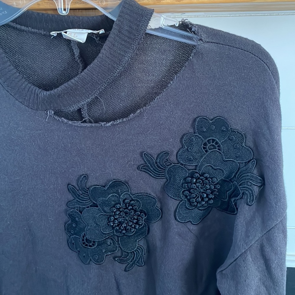 Abstract Embroidered Sweatshirt - Picture 2 of 5